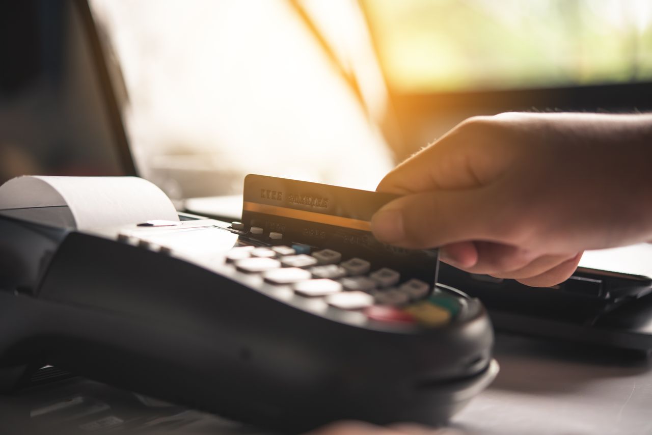 Florin+ Mastercard bei der Bezahlung am Termin