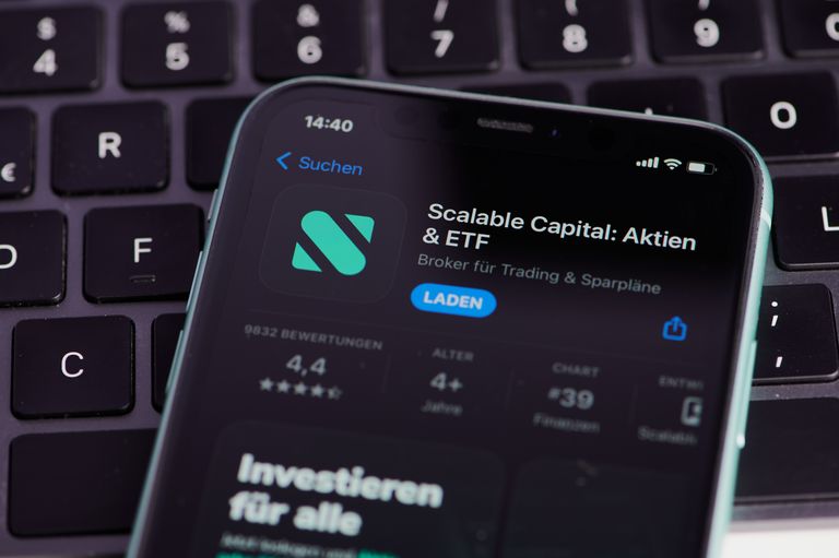 Scalable Capital Prime+ Smartphone mit Scalable Capital App