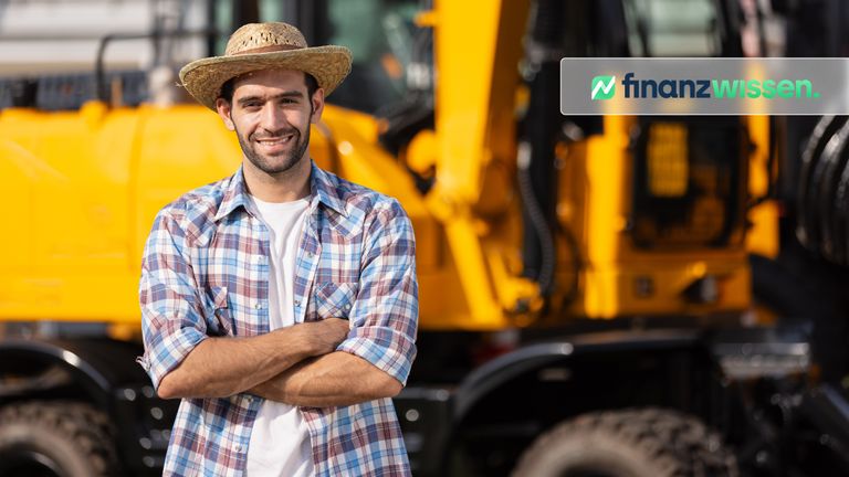 Landwirt vor Maschine deckt Rohstoffmarkt mit ETF ab