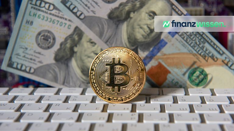 Bitcoin-Reserve Bitcoin-Münze und Dollar als Symbol für BTC Reserve