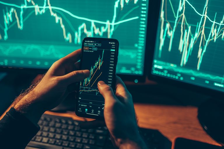 Flatex bietet jetzt auch Aktiensparpläne an – Das müssen Kunden wissen